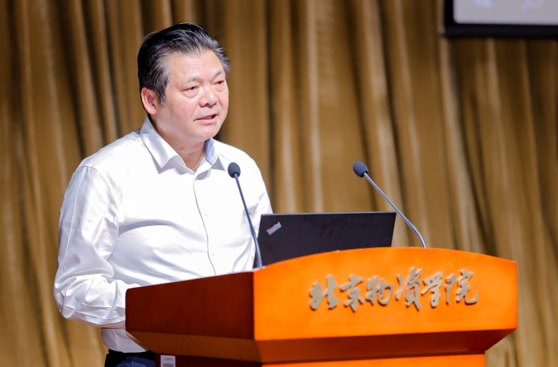 何輝出席第十五屆中國(guó)商貿(mào)流通企業(yè)數(shù)智供應(yīng)鏈協(xié)同發(fā)展專(zhuān)題峰會(huì)